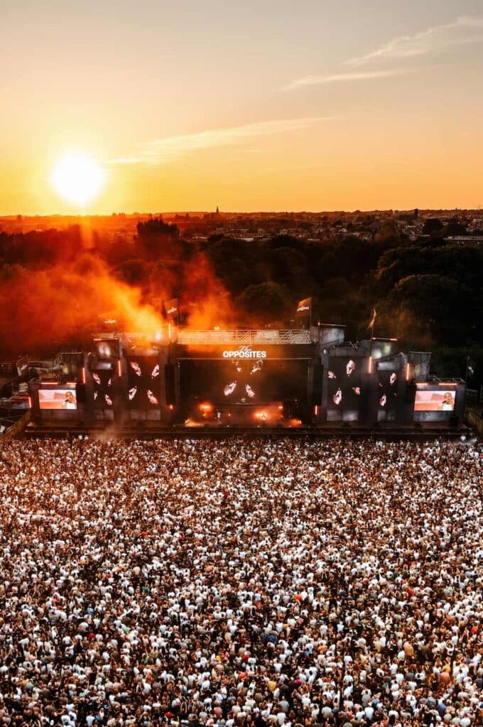 The Opposites Live in de Hofstad
